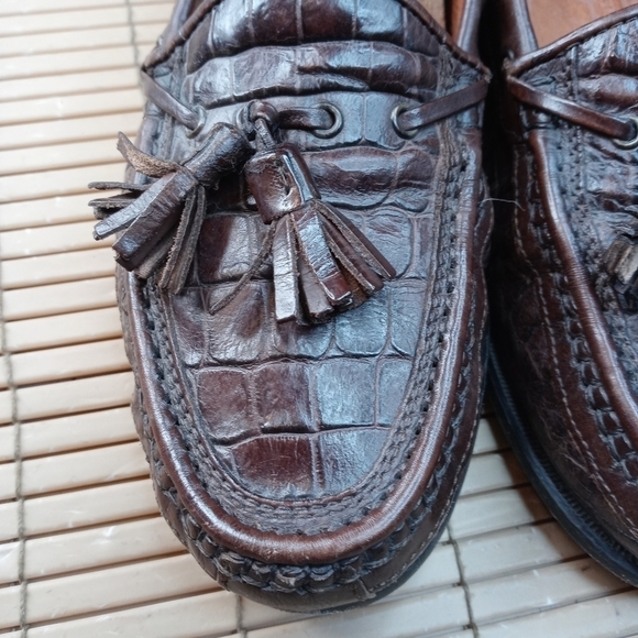 Johnston & Murphy men\'s brown leather Alligator print loafer. Sz 8.5M. 4… main image 11